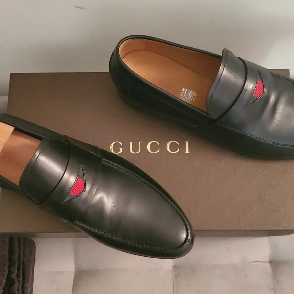 Gucci Black Leather Loafers with Red Detail. Size 9.5 European.